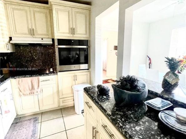 4109 Hayes St, Hollywood FL 33021