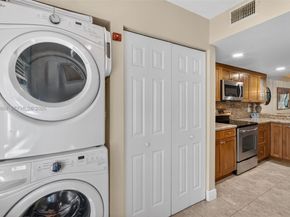 4250 SW 70th Ter, Davie FL 33314