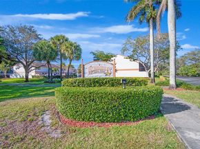 4250 SW 70th Ter, Davie FL 33314