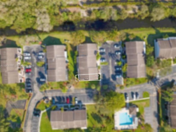 4250 SW 70th Ter, Davie FL 33314