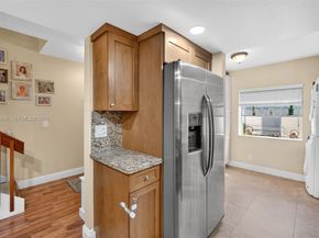 4250 SW 70th Ter, Davie FL 33314