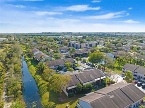 4250 SW 70th Ter, Davie FL 33314