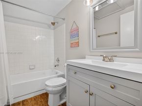 4250 SW 70th Ter, Davie FL 33314