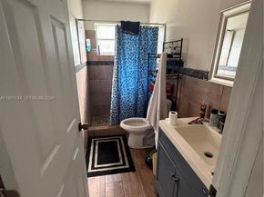 2200 NW 110th St, Miami FL 33167