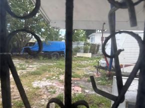 2200 NW 110th St, Miami FL 33167