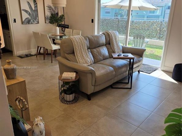 10110 SW 20th St, Miami FL 33165