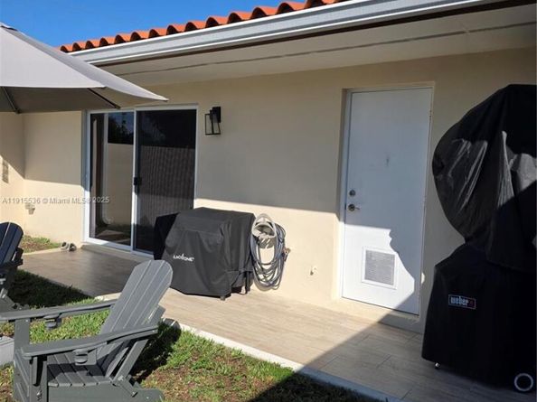 10110 SW 20th St, Miami FL 33165