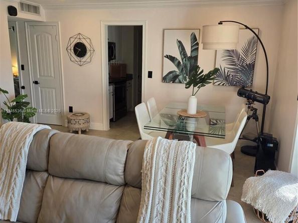 10110 SW 20th St, Miami FL 33165