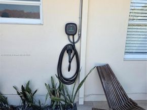 10110 SW 20th St, Miami FL 33165