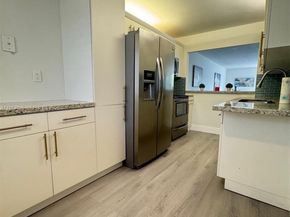 163 Lakeview Dr 204, Weston FL 33326