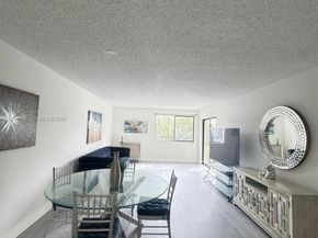 163 Lakeview Dr 204, Weston FL 33326