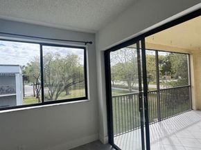 163 Lakeview Dr 204, Weston FL 33326