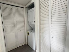 163 Lakeview Dr 204, Weston FL 33326