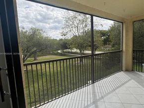 163 Lakeview Dr 204, Weston FL 33326