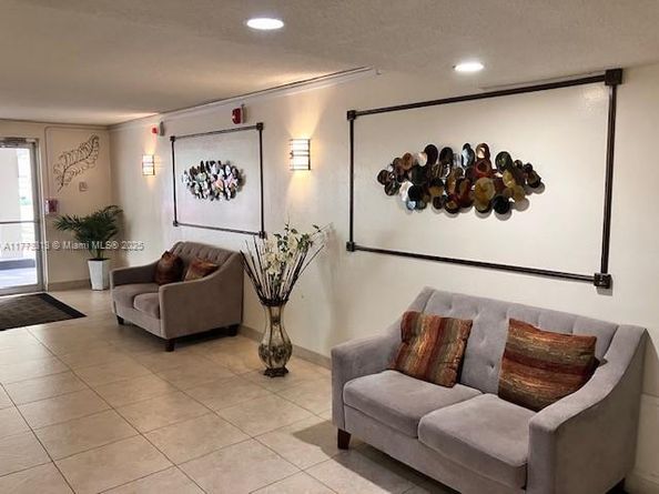 6700 Cypress Rd 207, Plantation FL 33317