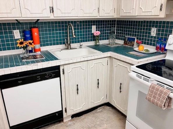 6700 Cypress Rd 207, Plantation FL 33317