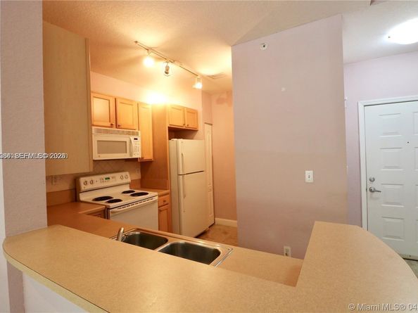 6001 SW 70th St 117, South Miami FL 33143