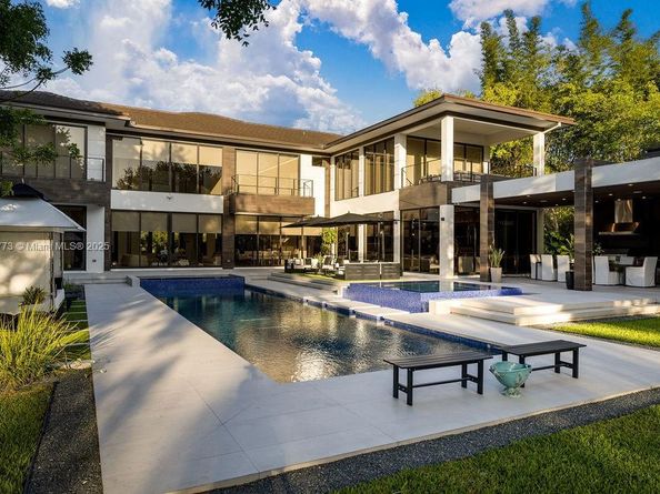 6850 SW 73rd Ct, Miami FL 33143