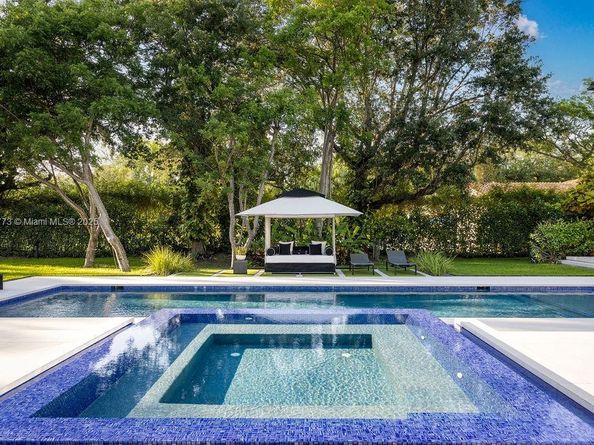 6850 SW 73rd Ct, Miami FL 33143