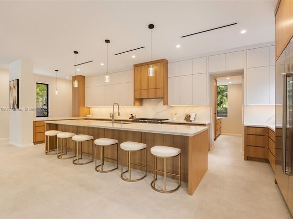 2905 Washington St, Miami FL 33133