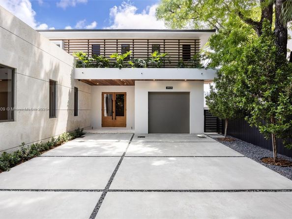 2905 Washington St, Miami FL 33133