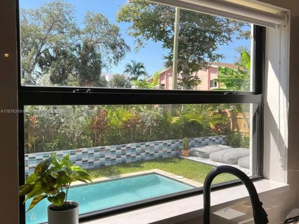 808 SW 29th St, Fort Lauderdale FL 33315