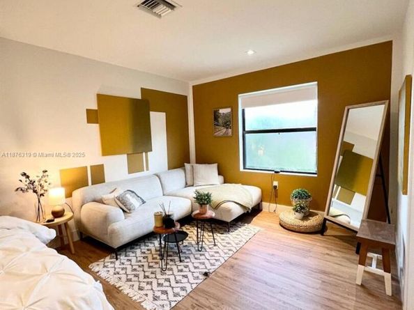 808 SW 29th St, Fort Lauderdale FL 33315