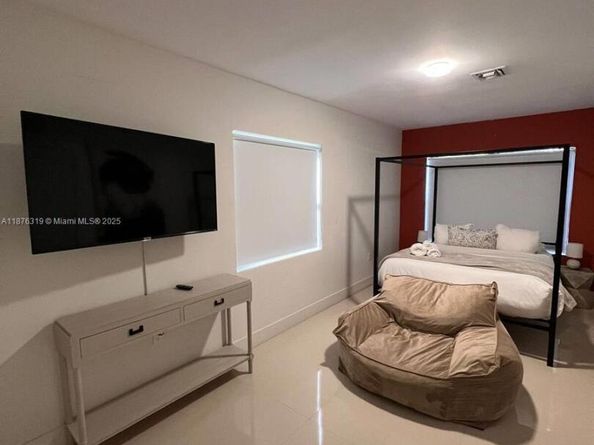 808 SW 29th St, Fort Lauderdale FL 33315