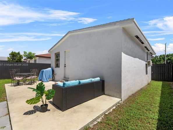 3143 NW 59th St, Miami FL 33142