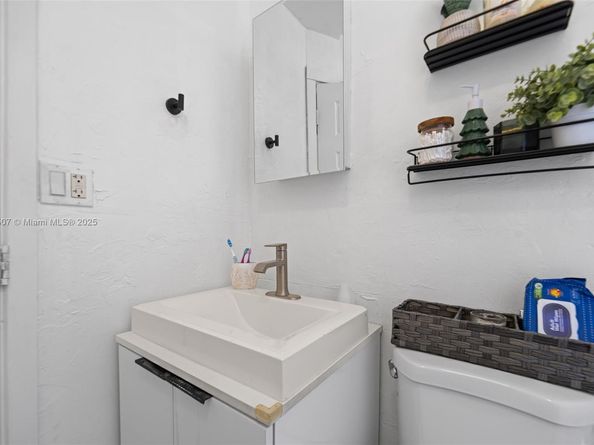 3143 NW 59th St, Miami FL 33142