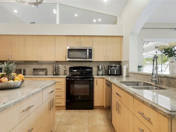 13310 NW 11th Ln, Sunrise FL 33323