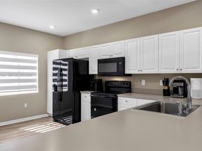 2819 NW 181st St, Miami Gardens FL 33056