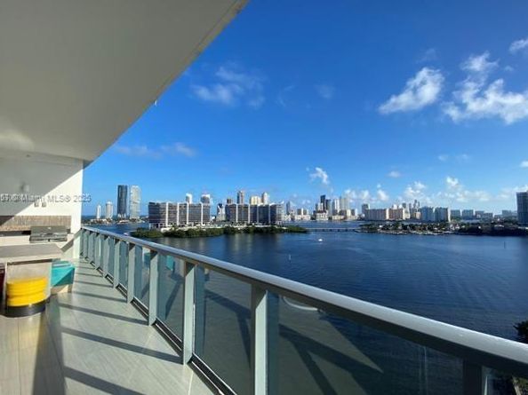 3300 NE 188th St LPH11, Aventura FL 33180