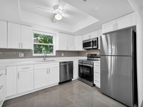 7911 SW 9th St, North Lauderdale FL 33068