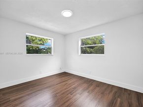 7911 SW 9th St, North Lauderdale FL 33068