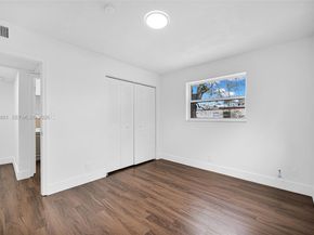 7911 SW 9th St, North Lauderdale FL 33068