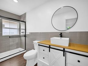 7911 SW 9th St, North Lauderdale FL 33068