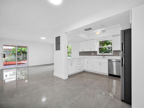 7911 SW 9th St, North Lauderdale FL 33068