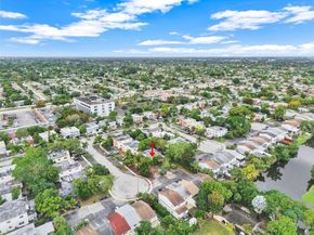 7911 SW 9th St, North Lauderdale FL 33068