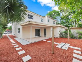 7911 SW 9th St, North Lauderdale FL 33068