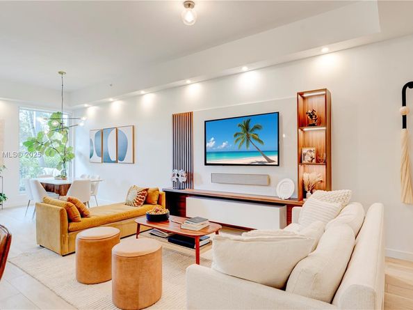 545 SW 11th St 105, Miami FL 33129