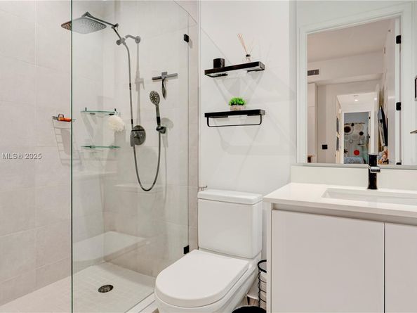 545 SW 11th St 105, Miami FL 33129