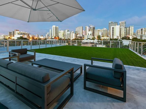 545 SW 11th St 105, Miami FL 33129