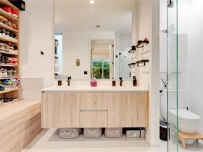 545 SW 11th St 105, Miami FL 33129