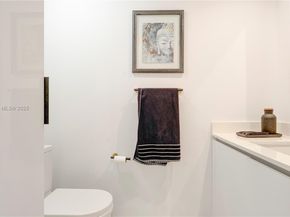 545 SW 11th St 105, Miami FL 33129