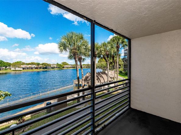 1100 Colony Point Cir 208, Pembroke Pines FL 33026
