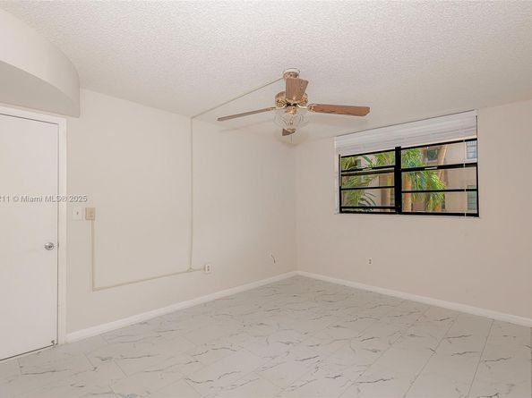 1100 Colony Point Cir 208, Pembroke Pines FL 33026