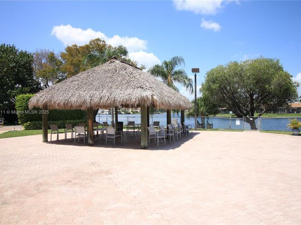 1100 Colony Point Cir 208, Pembroke Pines FL 33026