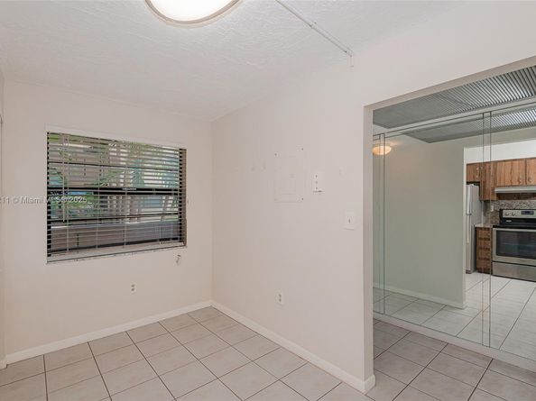 1100 Colony Point Cir 208, Pembroke Pines FL 33026
