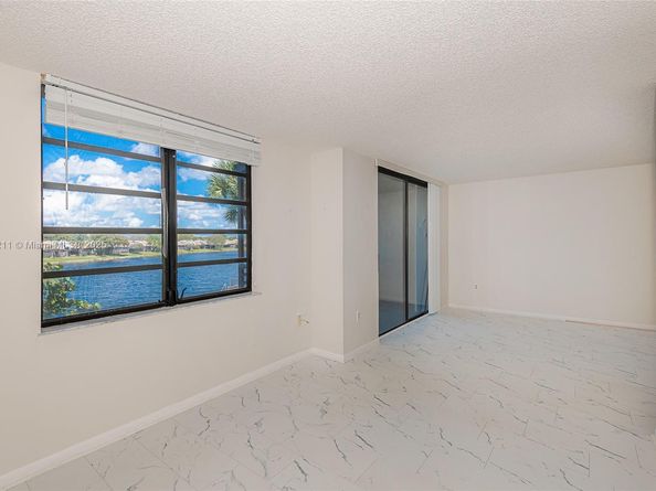 1100 Colony Point Cir 208, Pembroke Pines FL 33026